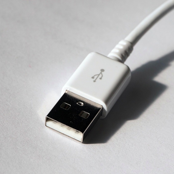 USB 케이블 연결
